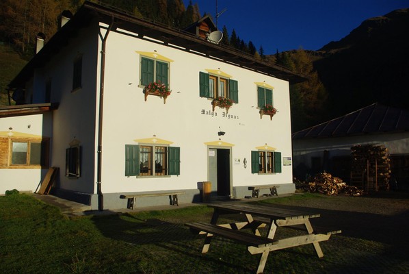 Foto Außenansicht Berghütte mit Zimmern Malga Dignas