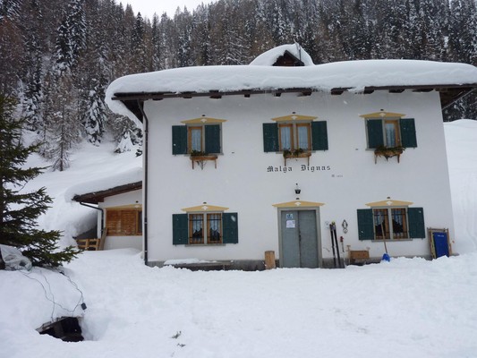Photo exteriors Mountain hut with rooms Malga Dignas