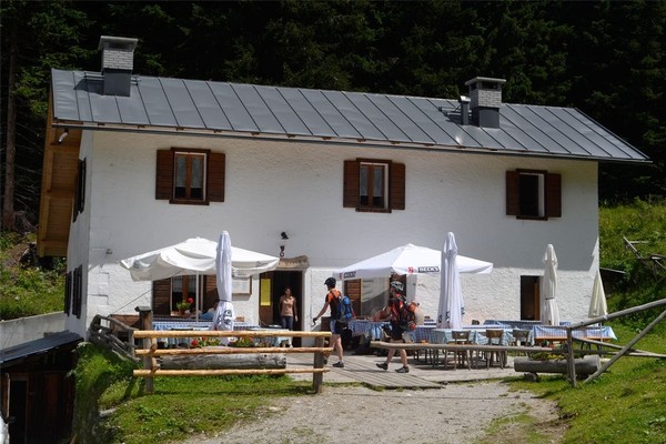 Photo exteriors Alpine farm Melin