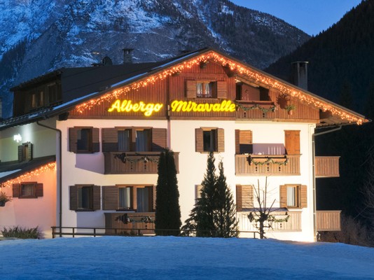Foto esterno Albergo Miravalle