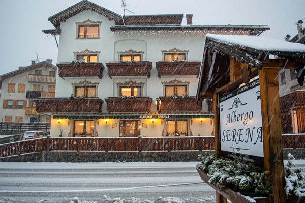 Photo exteriors Hotel Serena