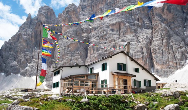 Foto esterno Rifugio Giosuè Carducci