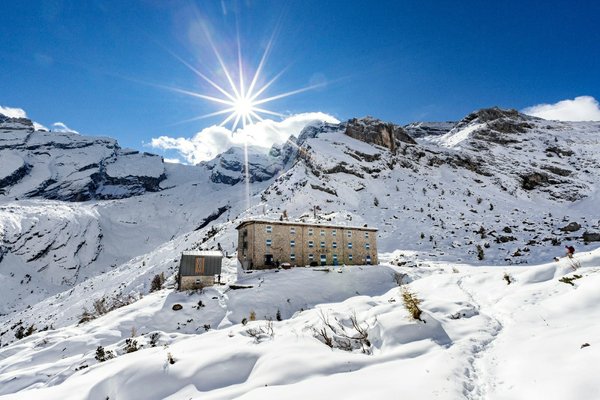 Foto invernale di presentazione Rifugio Pietro Galassi