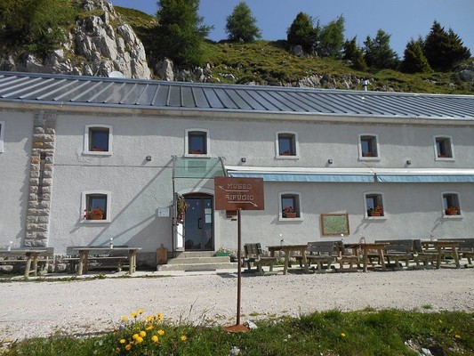 Photo exteriors Mountain hut Dolomites - Monte Rite