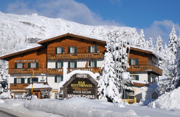 Foto Außenansicht Hotel Monte Cherz