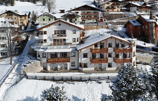 Photo exteriors Residence Cësa Ladina