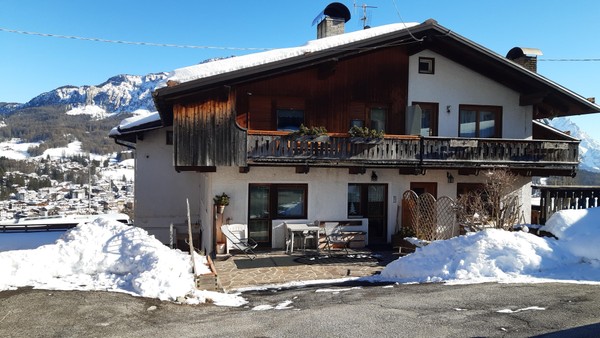 Foto Außenansicht Ferienwohnungen Suite Gilardon - Tofana