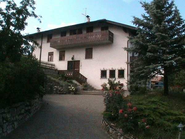 Foto esterno in estate Corrà Renzo