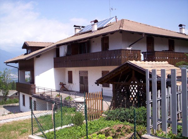 Foto esterno in estate Corrà Renzo