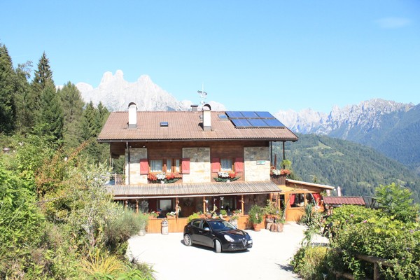 Foto esterno Bed & Breakfast Baita Zeni Tiroler Hof - Adults only