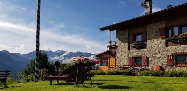 Foto Außenansicht im Sommer Baita Zeni Tiroler Hof - adults only