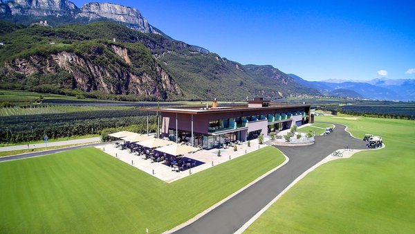 Foto estiva di presentazione Hotel The Lodge - Golfclub Eppan