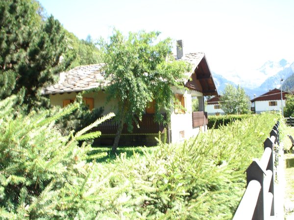 Foto esterno in estate Casa Alba