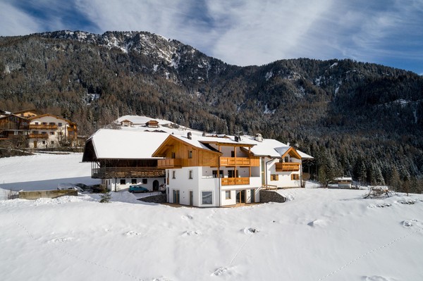 Foto Außenansicht Ferienwohnungen auf dem Bauernhof Putzerhof