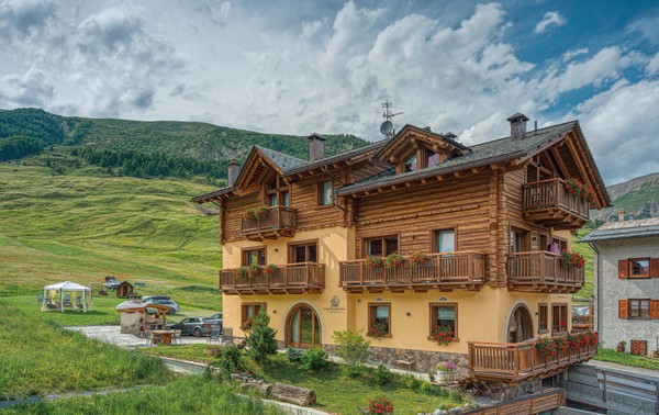 Photo exteriors Apartments Livigno Wooden House