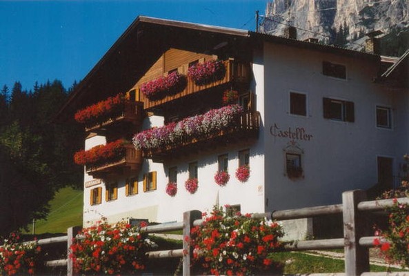 Photo exteriors Farmhouse B&B + Apartments Casteller
