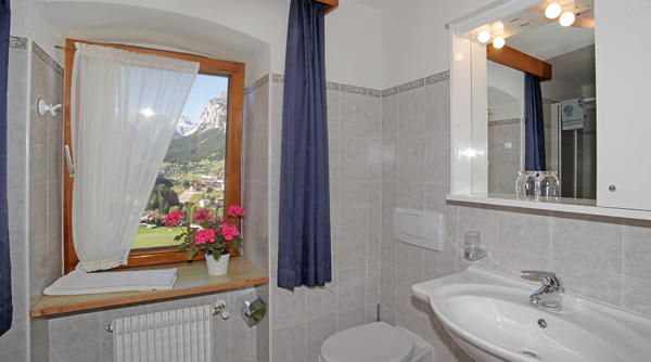 Foto del bagno B&B + Appartamenti Lüch Cianins