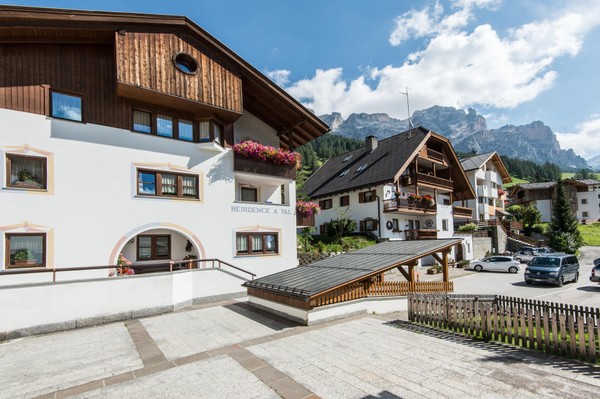 Foto Außenansicht Ferienwohnungen Residence A Val