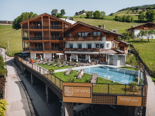 Foto Außenansicht Hotel Arvina