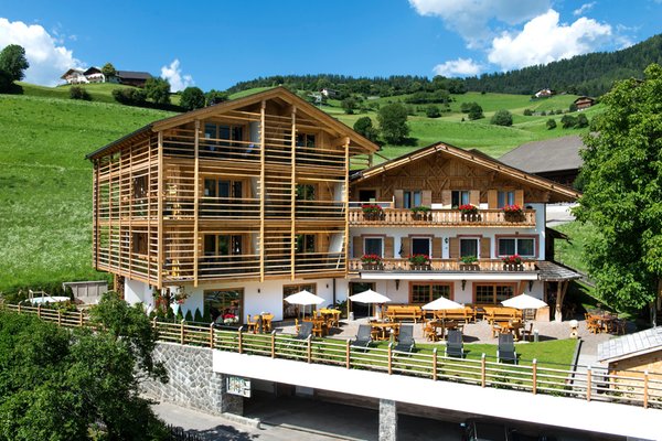 Foto estiva di presentazione Hotel Arvina