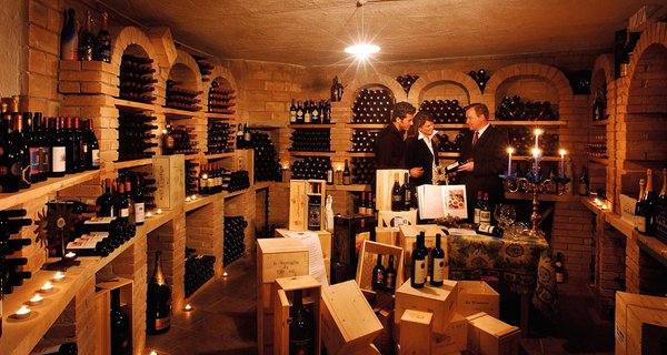 La cantina dei vini San Vigilio Almhof Call - Belvita & Wellness