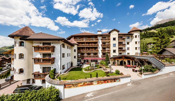 Photo exteriors Hotel Almhof Call - Belvita & Wellness