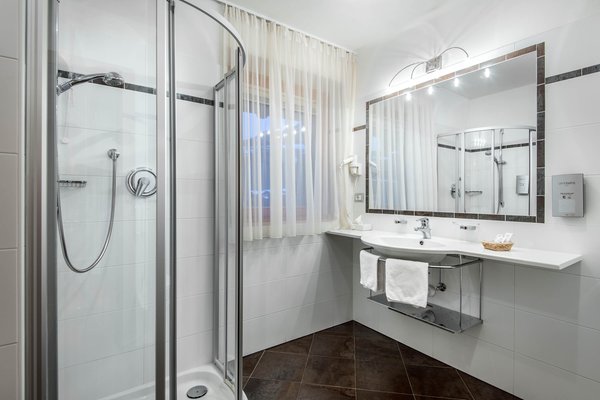 Photo of the bathroom Kristallhotel Corona - La Magia dei Cristalli