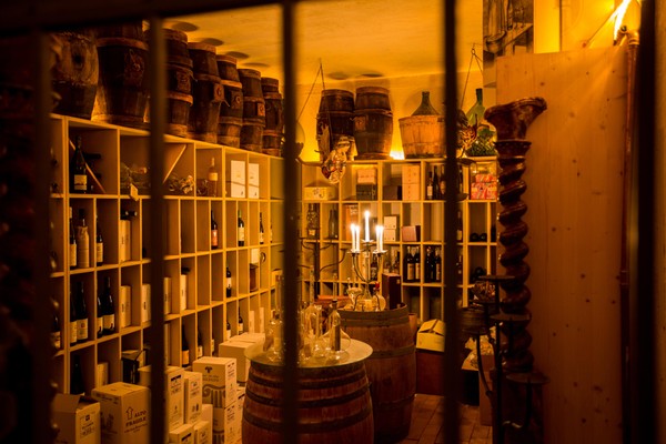 La cantina dei vini San Vigilio Al Plan, A mountain moving hotel