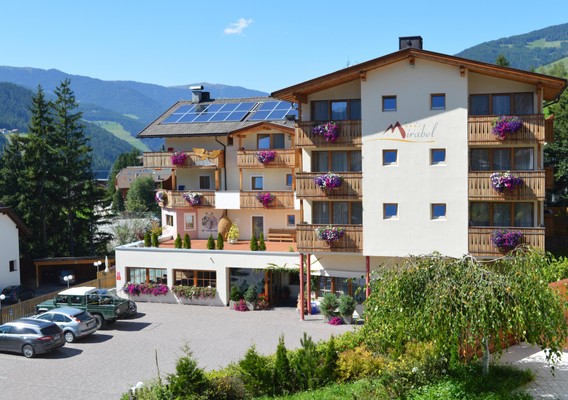 Foto Außenansicht Hotel Mirabel