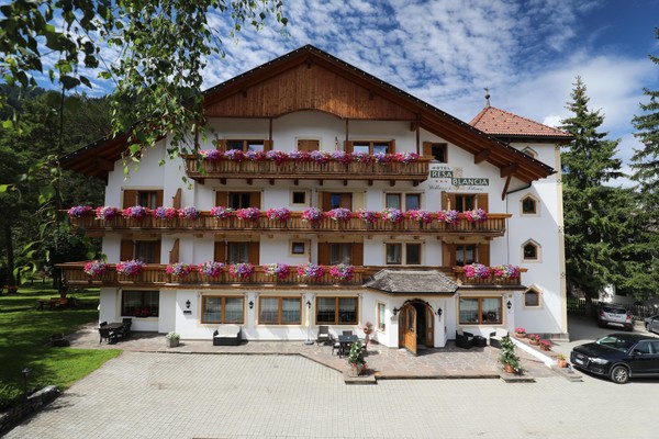 Foto esterno Hotel Resa Blancia