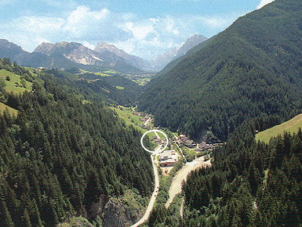 Position Gasthof (Small hotel) Posta Longega / Zwischenwasser (San Vigilio di Marebbe / Sankt Vigil in Enneberg)