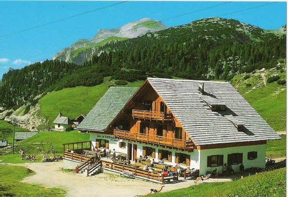Photo exteriors Mountain Hut-Hotel Fodara Vedla