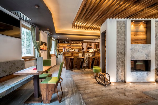 Foto von der Bar Chalet Vites Mountain Hotel