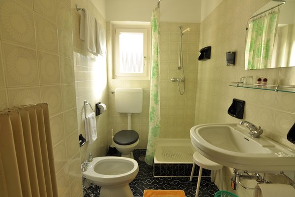 Photo of the bathroom Garni (B&B) Pe de Munt