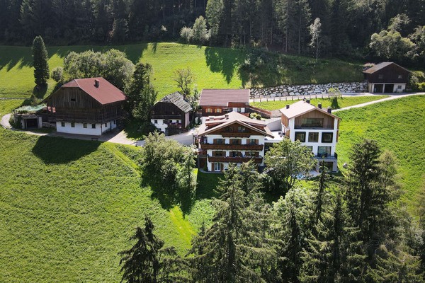 Foto Außenansicht Bauernhofspension Lüch da Grones