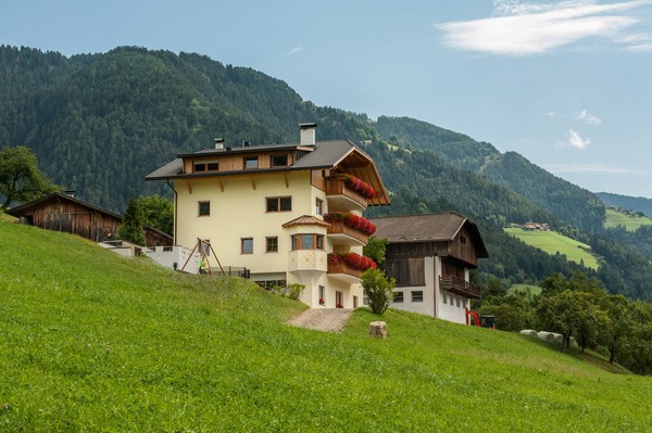 Foto Außenansicht Ferienwohnungen auf dem Bauernhof Kreuzplon