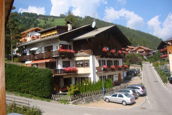 Foto esterno in estate Soratrù