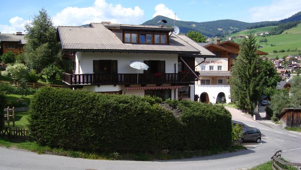 Foto esterno in estate Soratrù