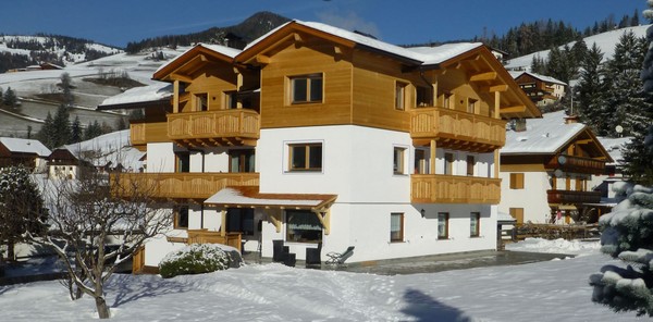 Foto Außenansicht Ferienwohnungen Ciasa Plaies