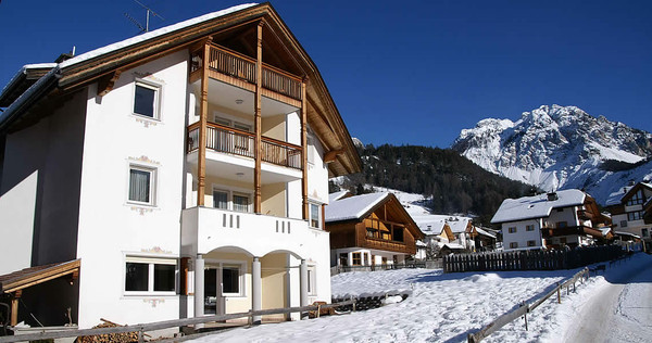 Foto Außenansicht Ferienwohnungen Ciasa Conturines