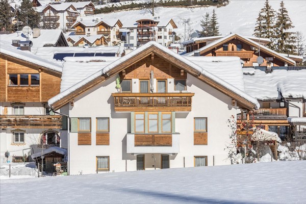 Foto Außenansicht Ferienwohnungen Ciasa Primula