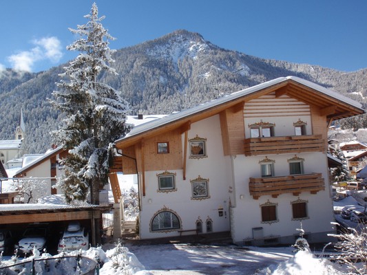 Foto Außenansicht Ferienwohnungen Ciasa Albert