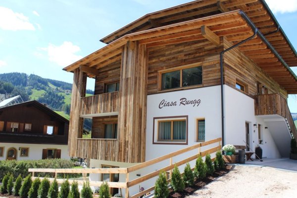 Foto estiva di presentazione Ciasa Rungg - Appartamenti 3 soli