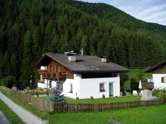 Foto Außenansicht Ferienwohnung Ciasa Stoffl