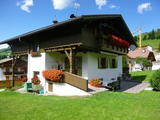 Foto Außenansicht Ferienwohnungen Ciasa Confolia