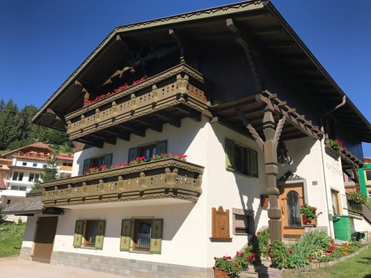 Foto Außenansicht Ferienwohnungen Ciasa Confolia