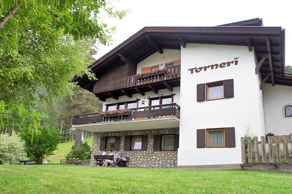 Foto Außenansicht Ferienwohnungen Ciasa Tornerí