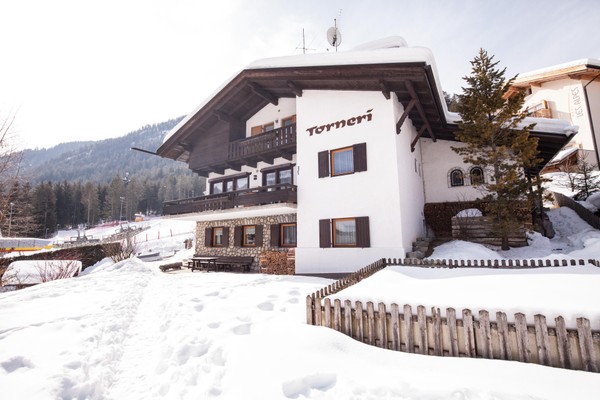 Foto Außenansicht Ferienwohnungen Ciasa Tornerí