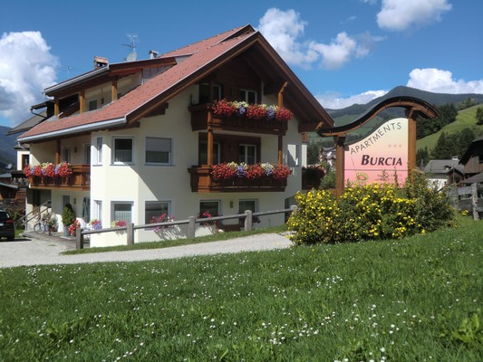 Foto Außenansicht Ferienwohnungen Ciasa Burcia