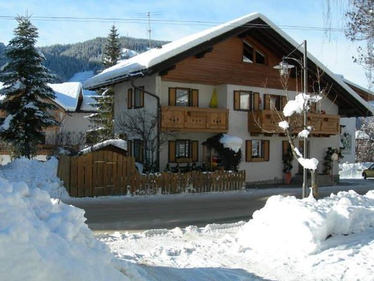 Foto esterno Appartamenti Villa Linde